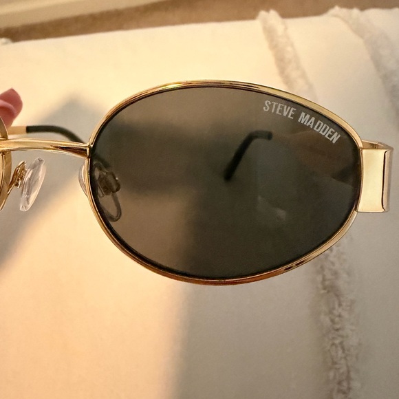 Steve Madden Gold Frame Oval Sunglasses with Dark Green Lenses - Picture 2 of 5